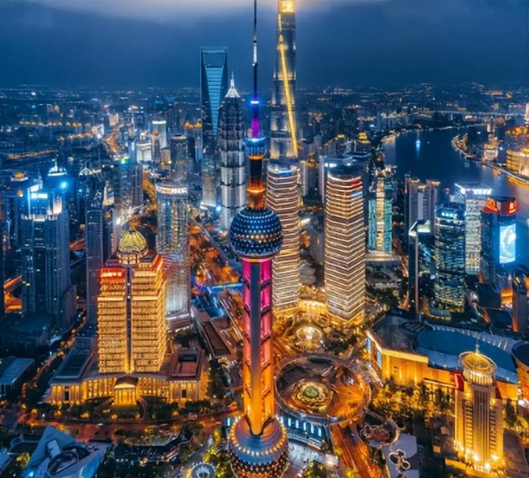 美国富婆来中国游玩，回国三天后直言：纽约跟中国差距一目了然