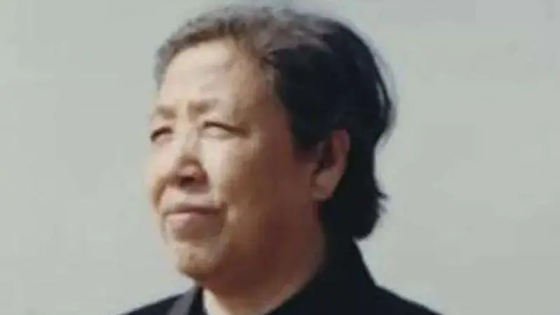 她是最低调的主席夫人，每天坚持骑自行车上下班，如今92岁仍康健