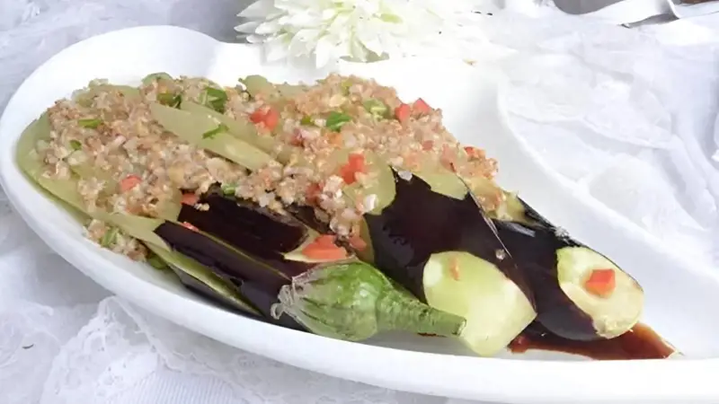 伏天告别油烟,十分钟搞定蒜蓉蒸茄子,清爽开胃比肉香