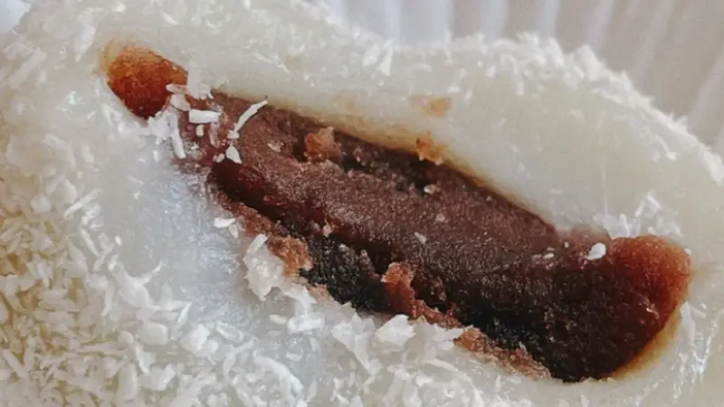 手工揉团裹满椰蓉,软糯香甜诠释粤式点心韵味