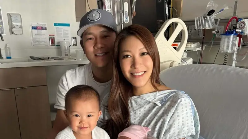 恭喜恭喜！香港知名女星终于开心宣布二胎生女，生产过程中羊水突然穿破喷了老公一身啦