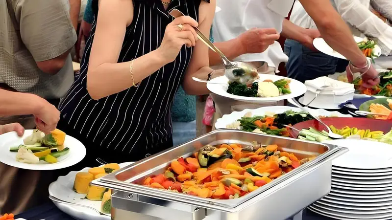 自助餐盈利秘诀：成本控制与顾客心理的精妙运用