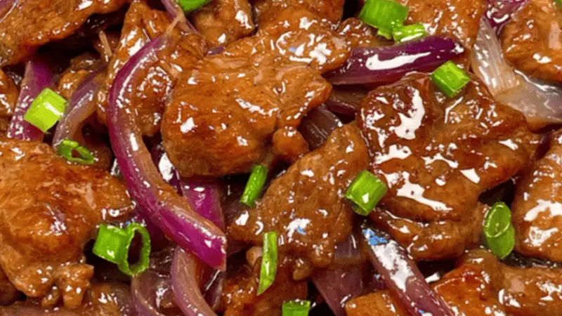 洋葱炒牛肉：鲜香入味，经典家常荤菜