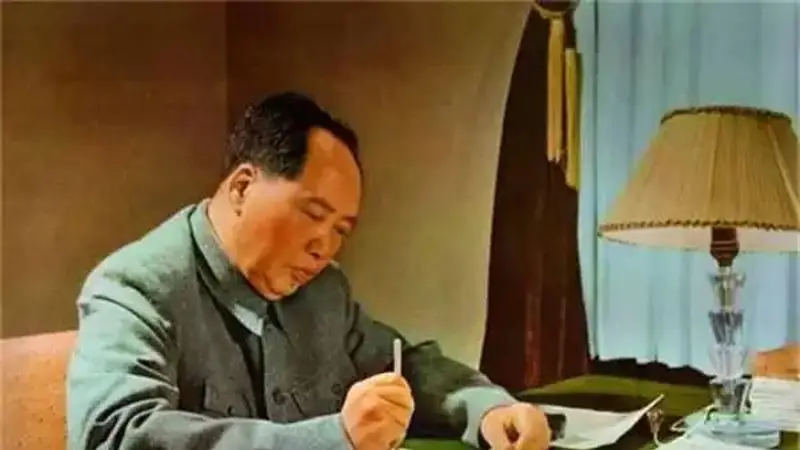 43岁毛主席写给傅作义的这封信，字迹绝对颠覆你的认知！