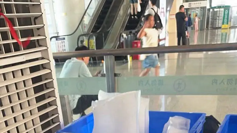 旅客吐槽郑州东站候车大厅似“蒸笼”，铁路郑州站致歉