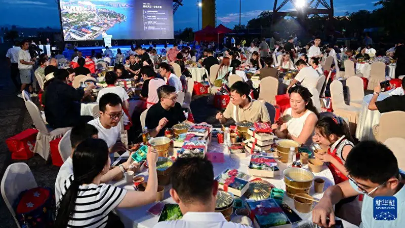 八闽美食嘉年华福州启幕 千人海鲜火锅宴点燃夏日消费