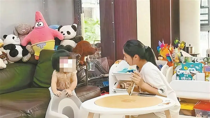 大学生暑期兼职带娃受欢迎