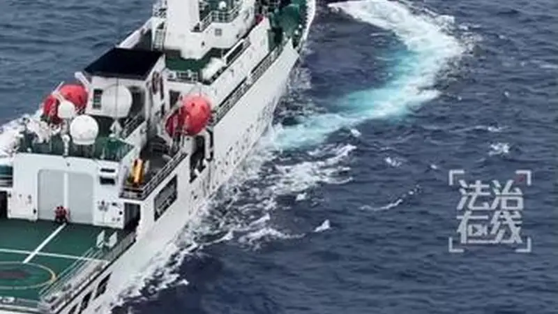 视频丨中国海警水炮喷射驱离菲侵权船只 现场画面公布