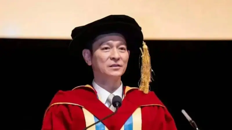 刘德华64岁荣获博士学位!