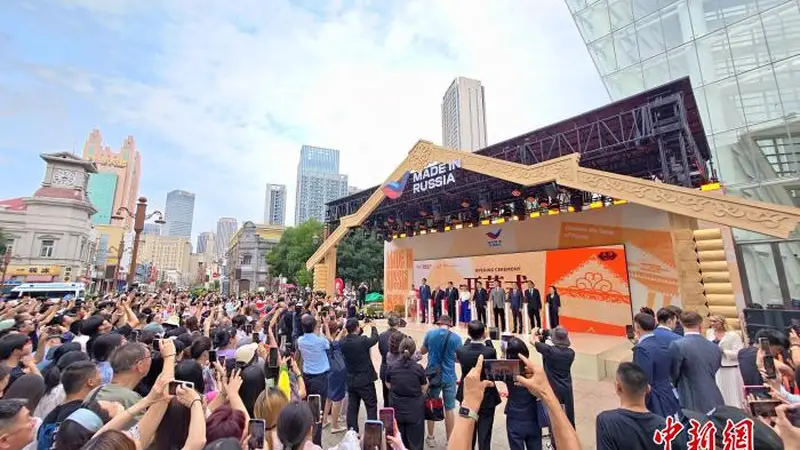 天津:“俄罗斯制造”节庆集市启幕 俄式风情解锁夏日消费新场景