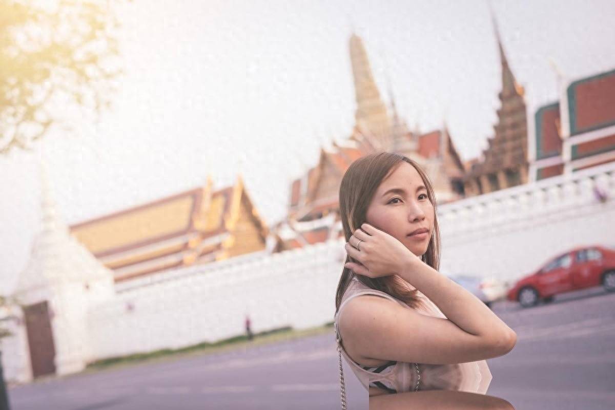 出境游开始离谱了！泰国跟团游从5000变成2800，走出国门不心疼了