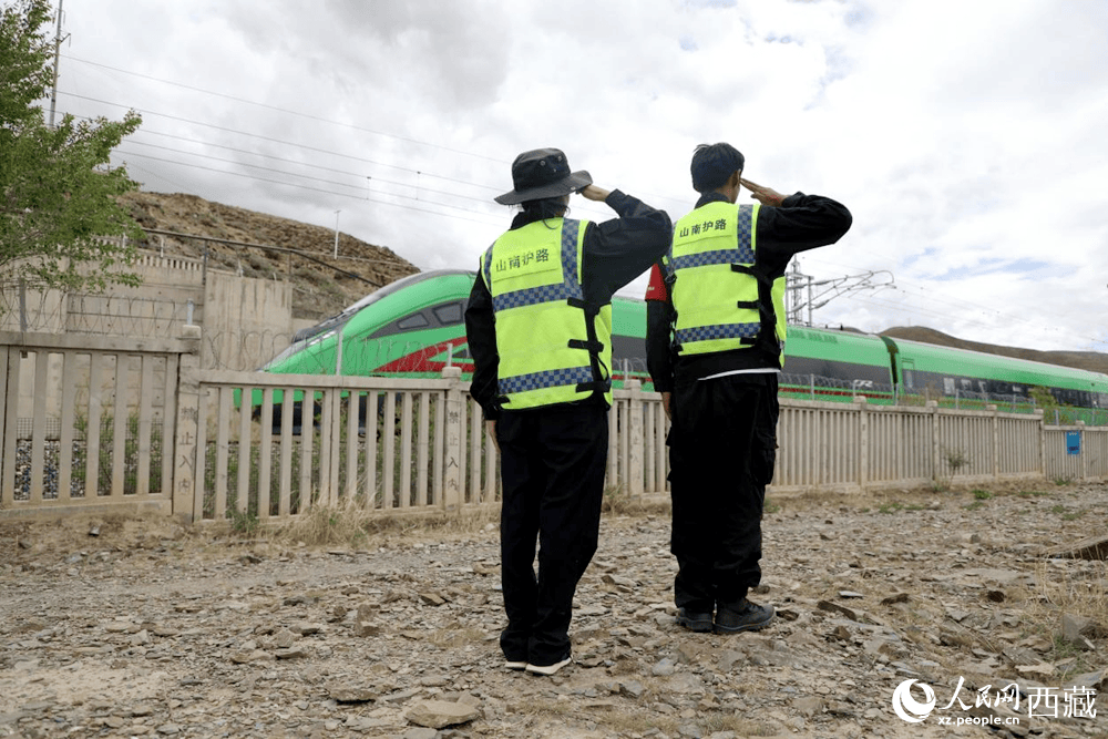 行进中国｜“我们守的不是铁轨，是千千万万人回家的路”