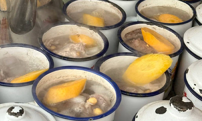 新疆旅游高原饮食：清淡与高热量食物的合理搭配