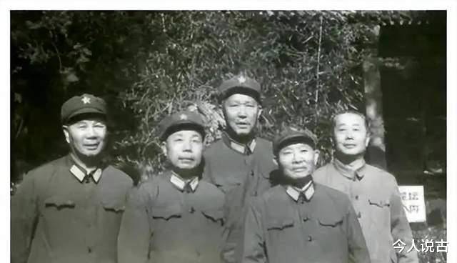 毛主席离世前后，一位上将要兵谏，另一位准备打枪战