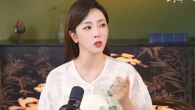 李思思头胎剖腹产紧张到发抖,二胎却成手术室里最能聊的产妇