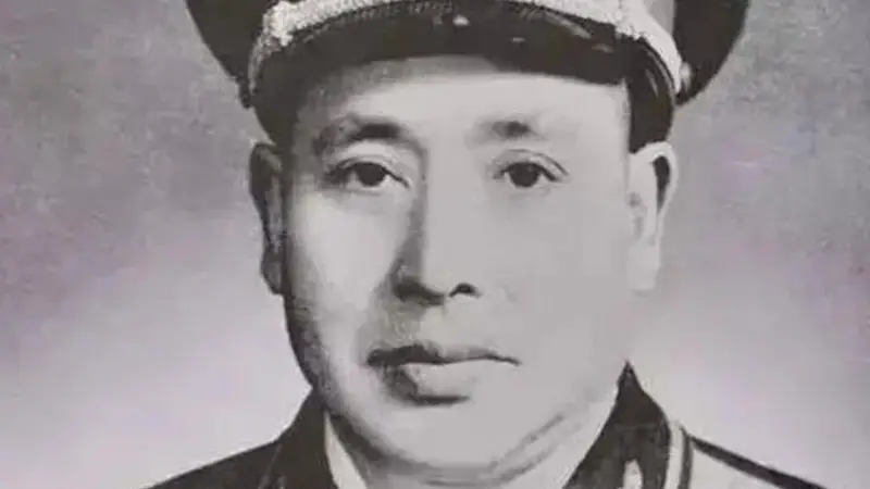 彭德怀出事后，抗美援朝时被他骂过的开国中将，把废纸篓扣他头上