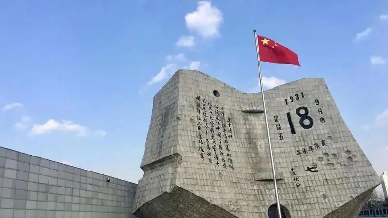 邓小平审阅死刑名单,看到一国军上将,大惊:立刻放人,登门道歉