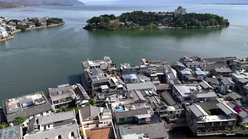 大理民宿“狂奔”十年：民宿增加近5000家，游客人均消费下滑17%