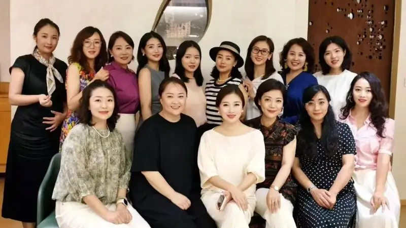 南京知素琉璃宴获丽籽闺蜜圈女性创业者称赞 邹丽谈清净心