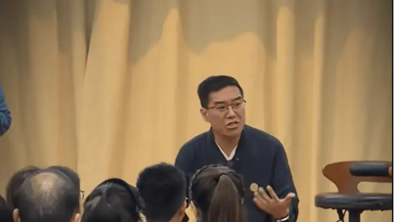 传销头目出狱后变“国学大师”,比电影还荒诞