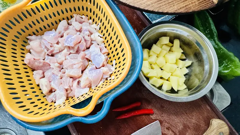 鲜香鸡肉炒土豆,家常快手菜