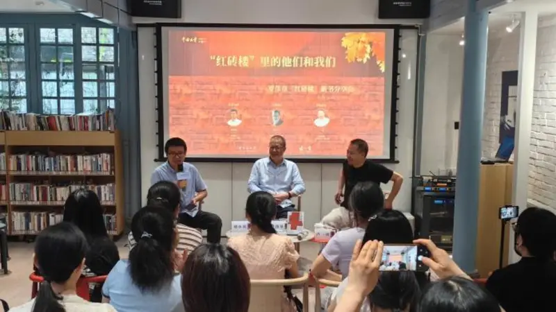 达州宣汉籍作家罗伟章《红砖楼》新书分享会在蓉举行