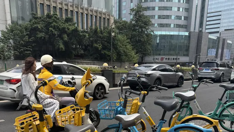起步价逼近2元 共享单车集体涨价背后的商业逻辑是什么？｜封面深镜