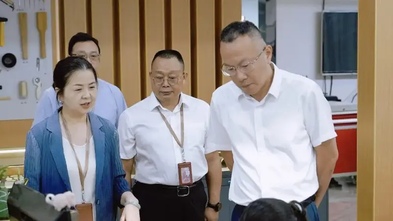 省文化和旅游厅主要领导到省图书馆调研