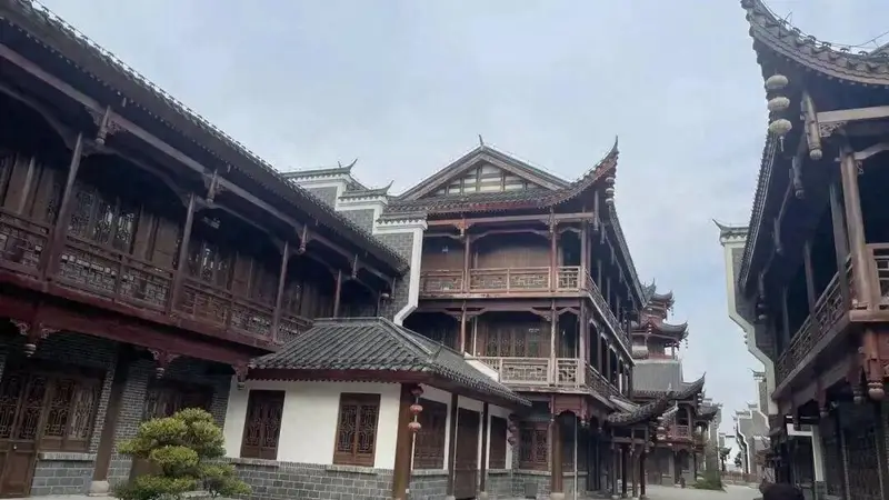 古镇泡沫破灭：50亿投资告吹，游客消失，地产梦碎