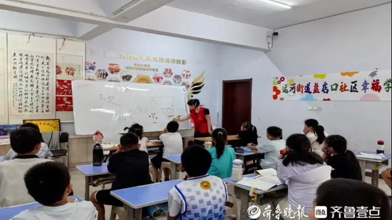德州运河街道盐店口社区举办非遗植物拓印活动丰富青少年暑期生活