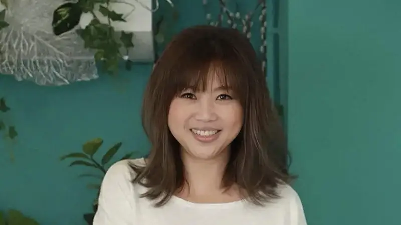 60岁香港知名演员梅小惠全素颜出镜 至今未结婚享受单身状态