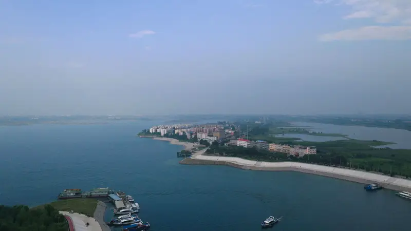 河南丹江口水库:碧水引游人