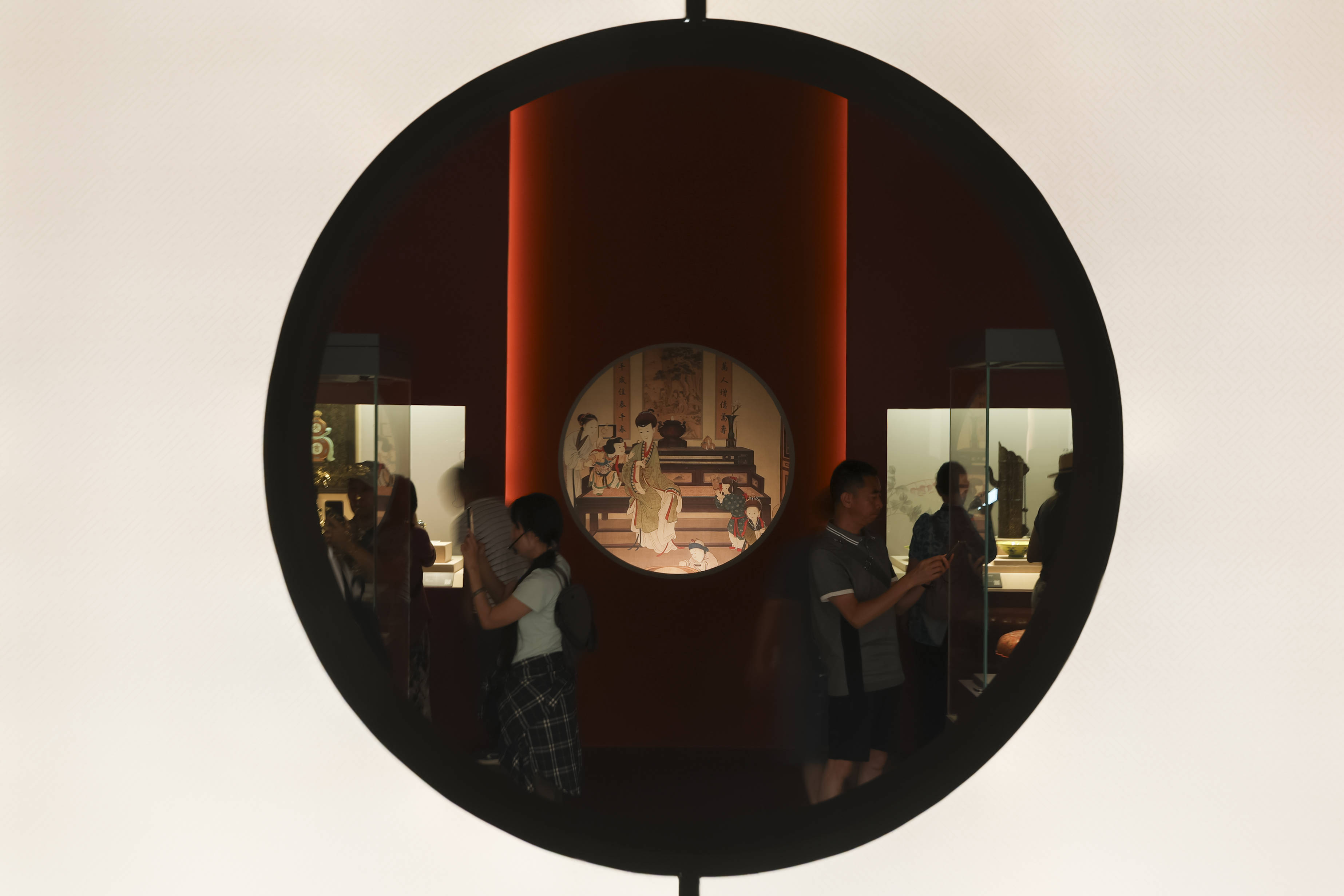 “清韵——康雍乾时期文物特展”在上海展出