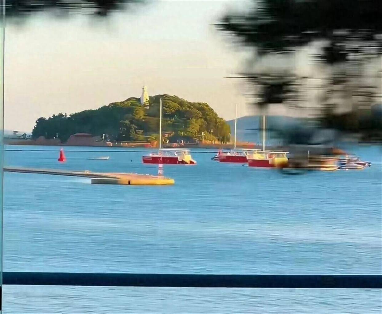 两元公交看海，海鲜论盆吃到爽，这座北方海滨老城，去了还想N刷