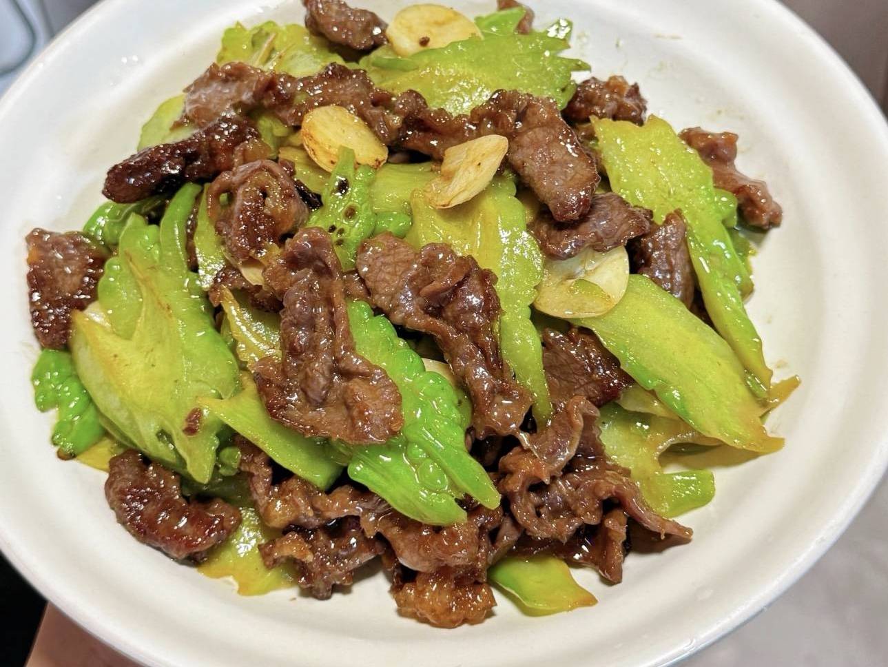 天热吃不下饭哦这道苦瓜炒牛肉清爽解腻家常好吃还十分下饭