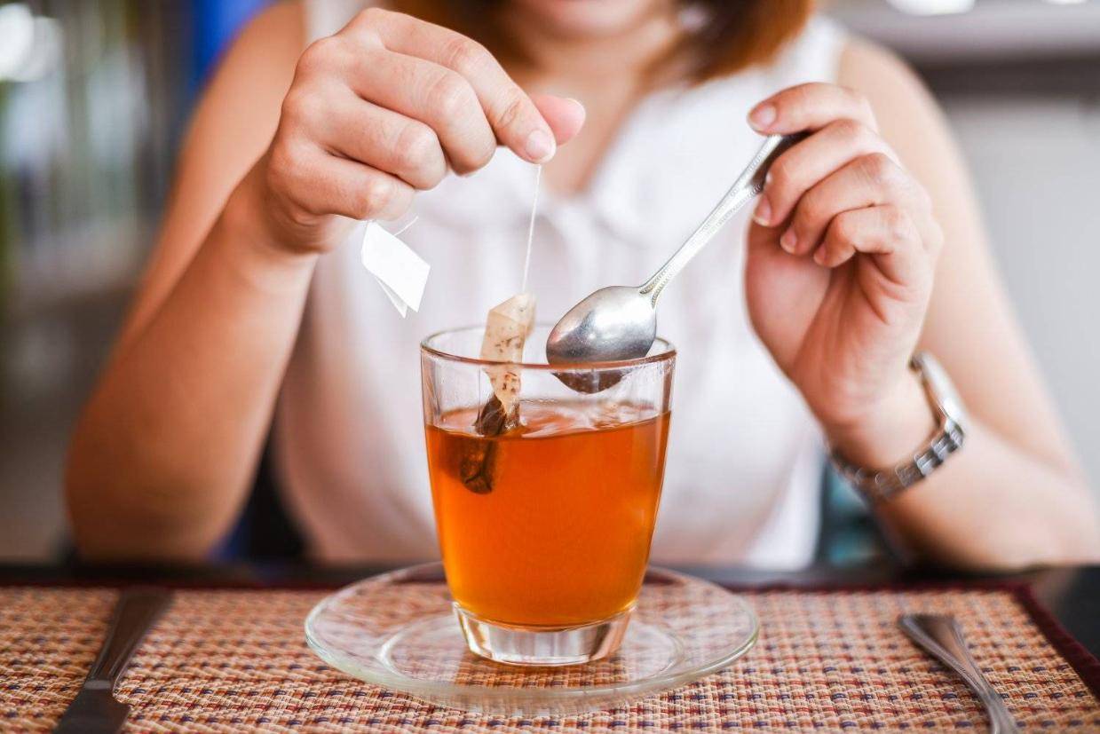 喝热茶可以解暑吗？