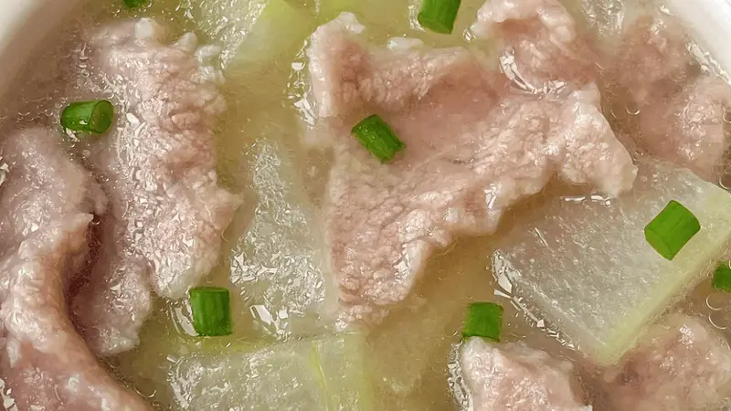 冬瓜滑肉汤：夏日里的一口清润，嫩滑入魂的家常滋味