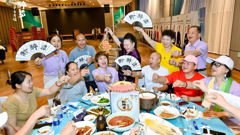 从“送客看世界”到“带酒回人间”——访嘉兴大自然国际旅游有限公司董事长方楚华(上)