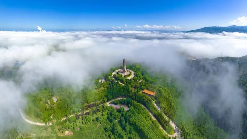 云海翻涌文峰塔 左权鳌峰山绘就水墨画卷