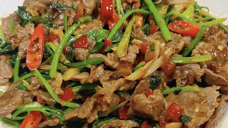 香菜炒牛肉教程：掌握这几步，滑嫩不柴香辣开胃
