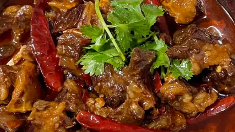 文火慢炖一锅红烧牛肉，醇厚酱香温柔治愈黄昏日常