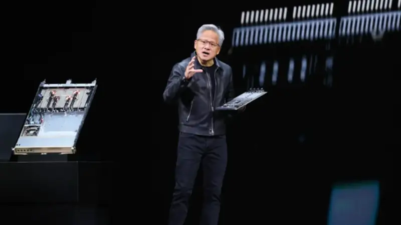 黄仁勋股东大会最新表态:本轮AI基建周期长达数十年
