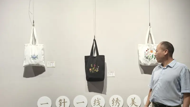 安徽广德：一针一线“绣”出美好童年
