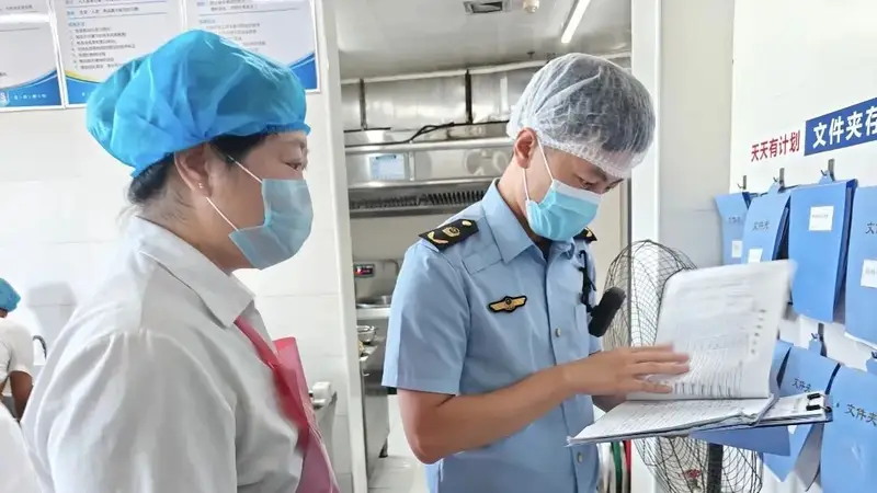 威海市市场监管局多措并举守护旅游旺季食品安全