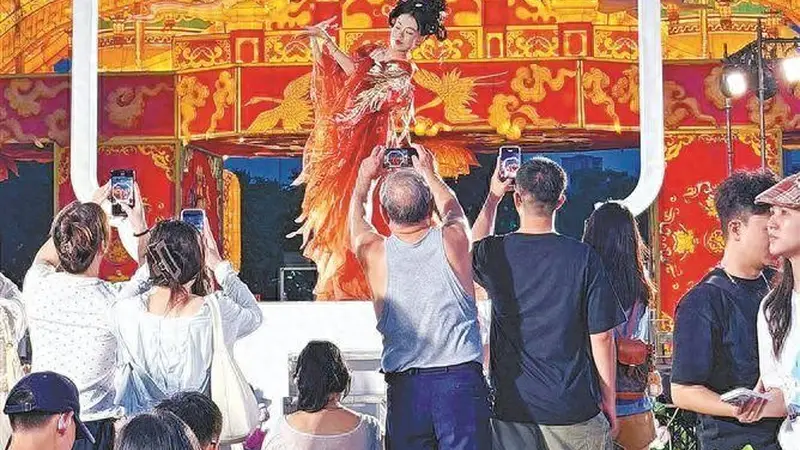 国风花灯越夜越美 园博苑沉浸演艺焕新迎客