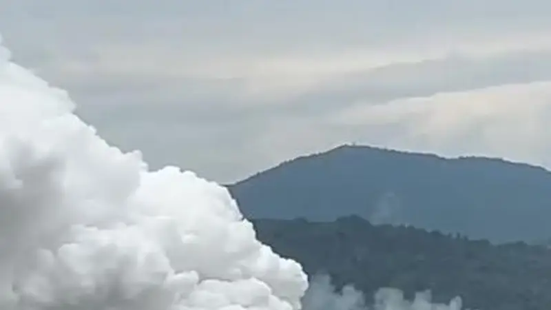 8月4日昆明晋宁一化工企业黄磷燃烧 明火已灭群众疏散环境监测进行中