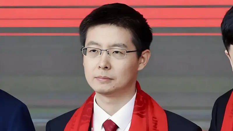 宇树上市,王兴兴为啥没有一张照片是笑的?