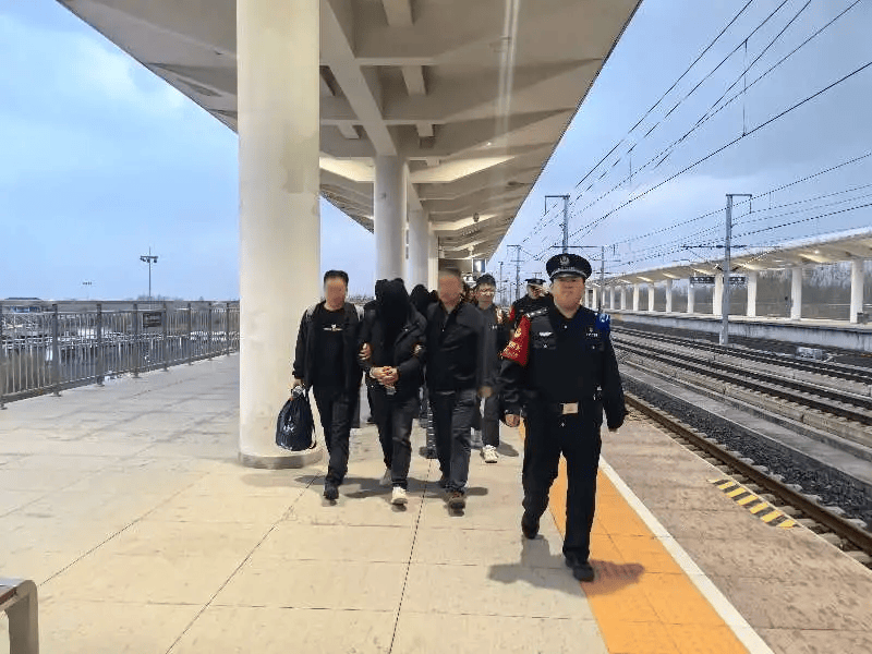 特大跨国制贩毒案告破71人被抓：化学硕士突然辞职，联合高校退休化工专业教师生产毒品前体，境外合成后，伪装成越南特产山茶油等进行销卖