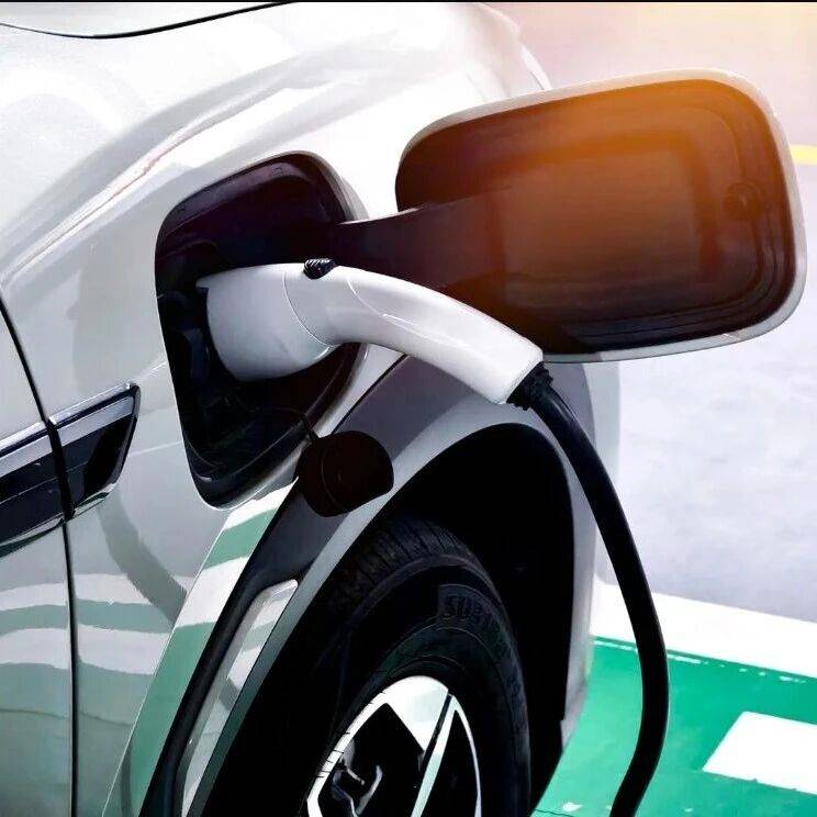 换车比换手机都勤，电车平均车龄仅1.8年，不到油车¼