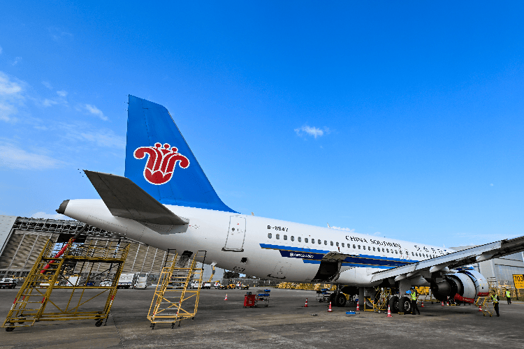 航油成本激增挤压盈利空间，国有三大航司上半年或合亏90亿